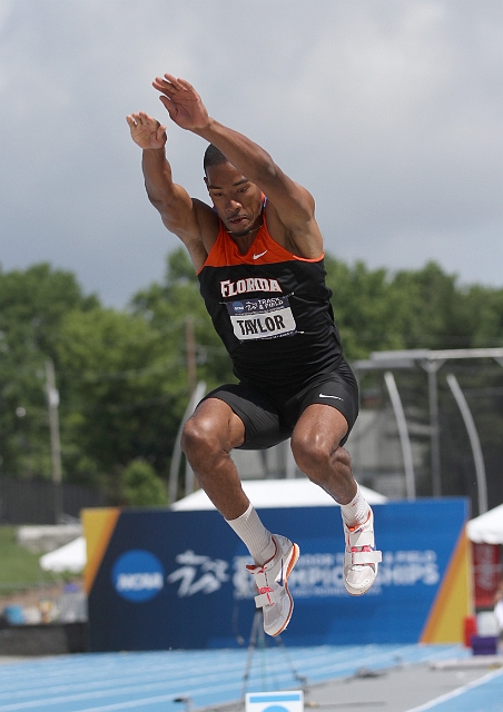 2011NCAASat-069.JPG - June 8-11, 2011; Des Moines, IA, USA; NCAA Division 1 Track and Field Championships.